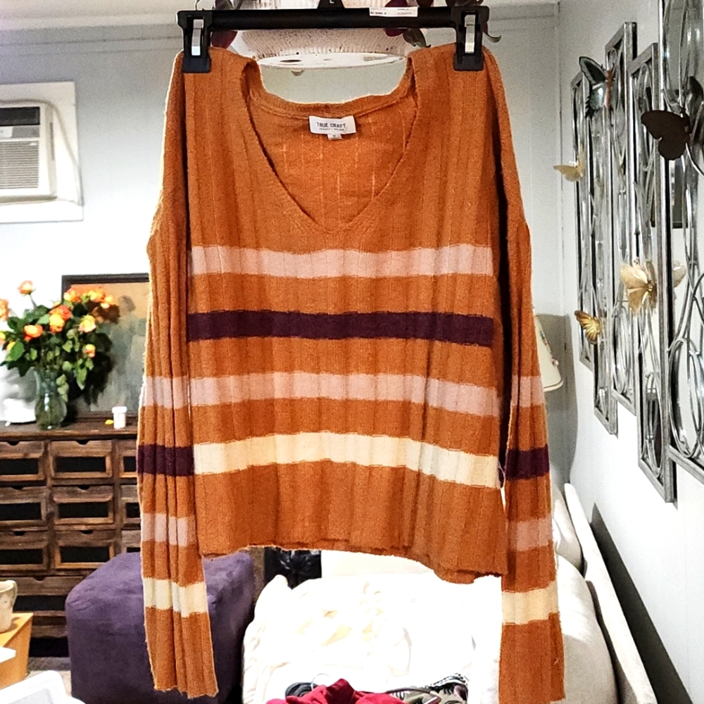 5/20 New True Craft from Belk Med. Crop sweater